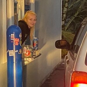 Meet your Posher, Hallie